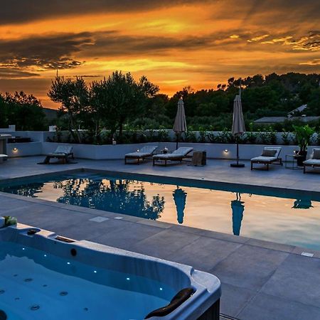 Luxury Villa Del Sogno With Pool, Jacuzzi, Parking Okrug Gornji Ngoại thất bức ảnh