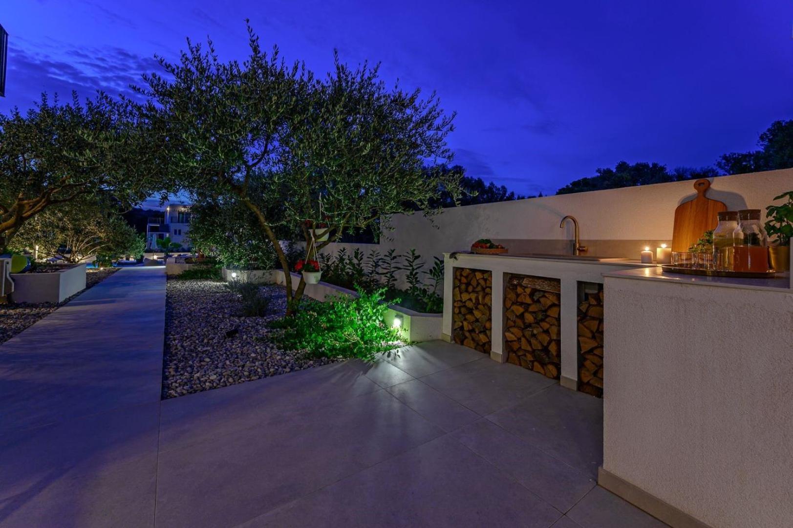 Luxury Villa Del Sogno With Pool, Jacuzzi, Parking Okrug Gornji Ngoại thất bức ảnh