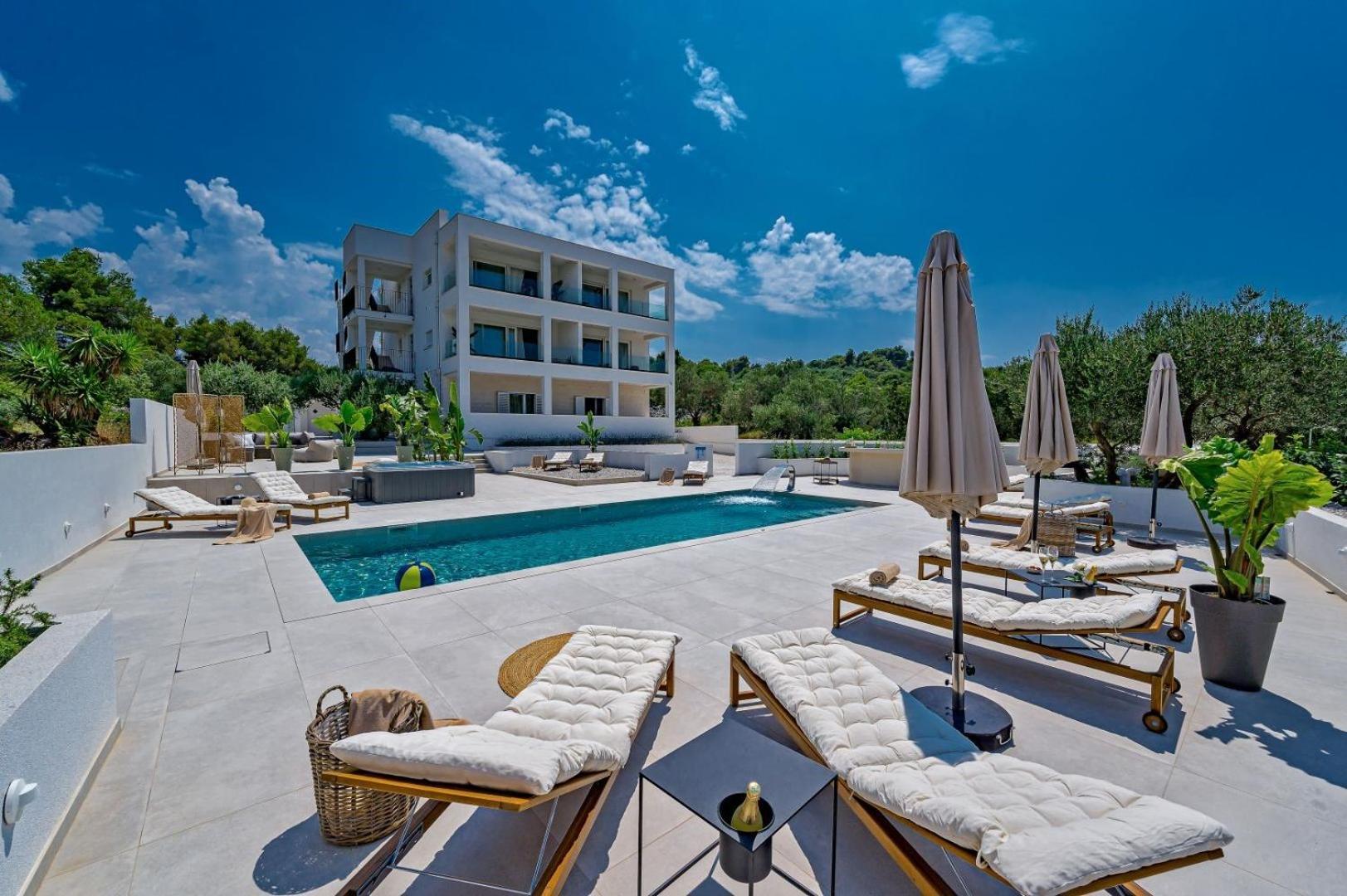 Luxury Villa Del Sogno With Pool, Jacuzzi, Parking Okrug Gornji Ngoại thất bức ảnh