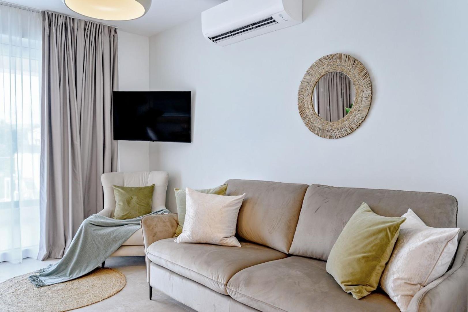 Luxury Villa Del Sogno With Pool, Jacuzzi, Parking Okrug Gornji Ngoại thất bức ảnh