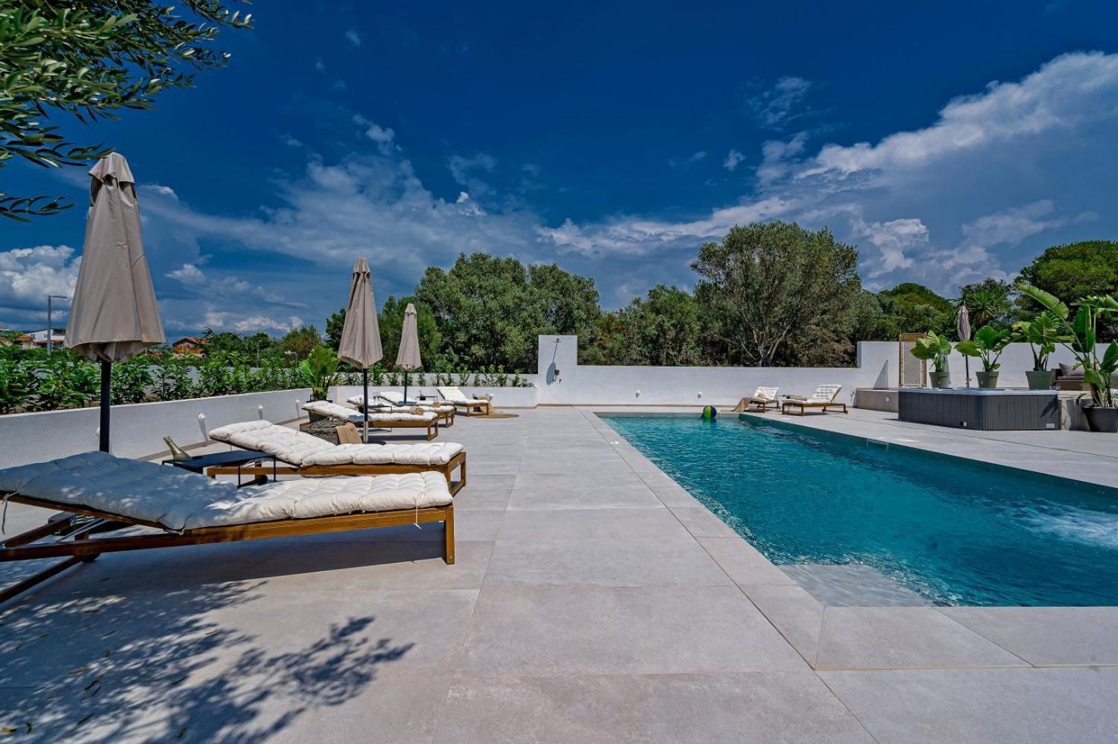 Luxury Villa Del Sogno With Pool, Jacuzzi, Parking Okrug Gornji Ngoại thất bức ảnh