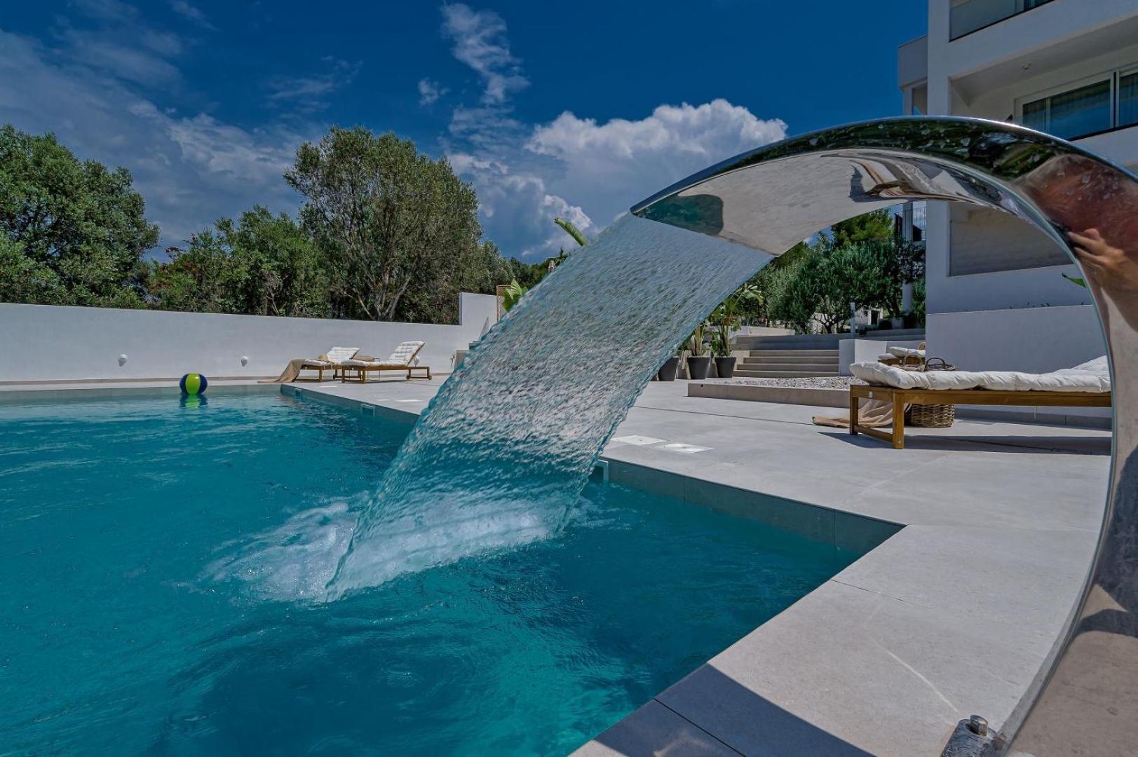 Luxury Villa Del Sogno With Pool, Jacuzzi, Parking Okrug Gornji Ngoại thất bức ảnh