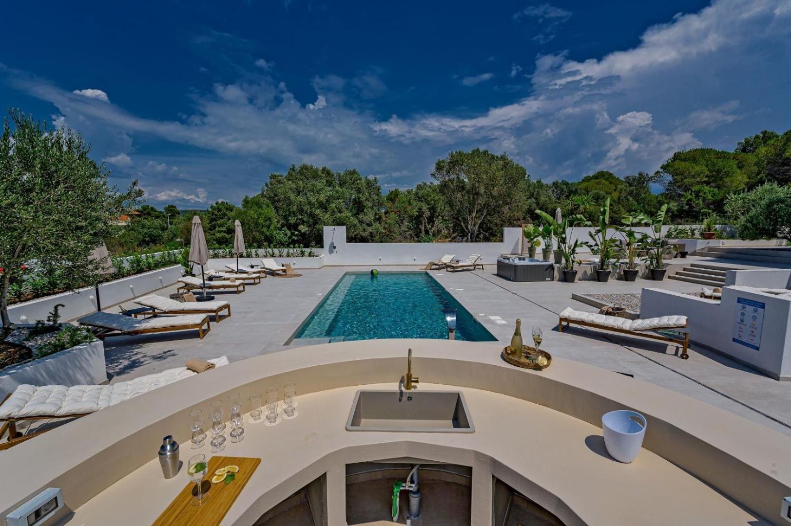 Luxury Villa Del Sogno With Pool, Jacuzzi, Parking Okrug Gornji Ngoại thất bức ảnh