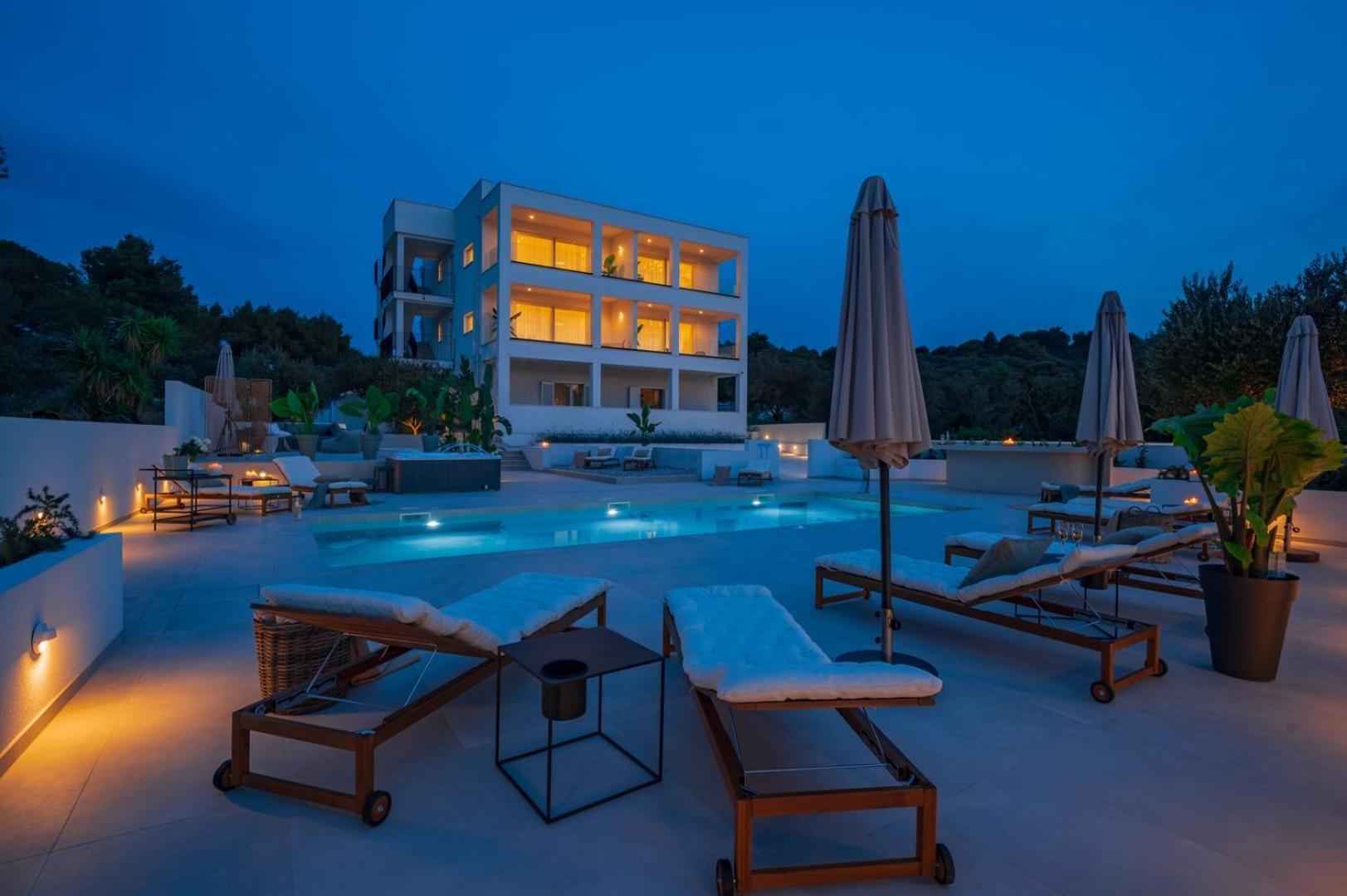Luxury Villa Del Sogno With Pool, Jacuzzi, Parking Okrug Gornji Ngoại thất bức ảnh